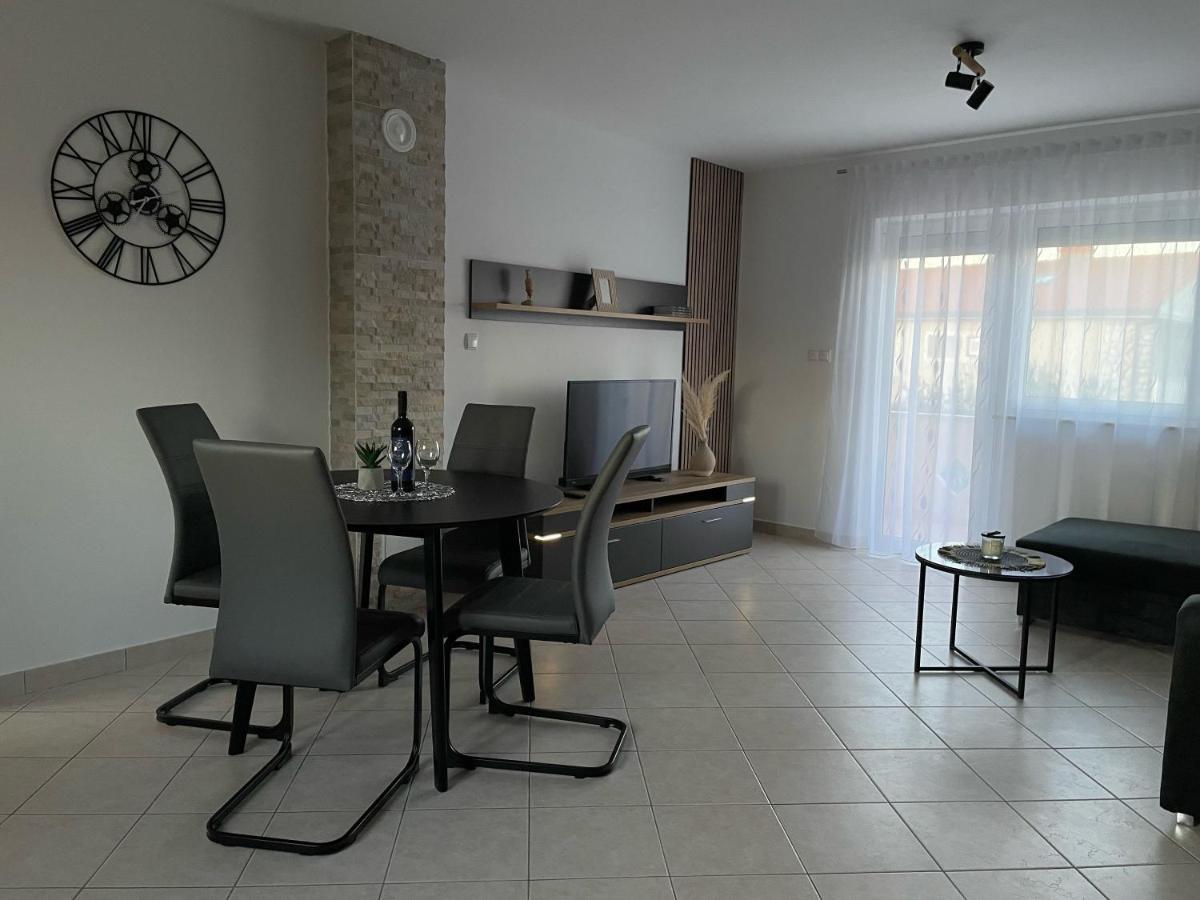Apartments Elvira Krk Town Exteriér fotografie